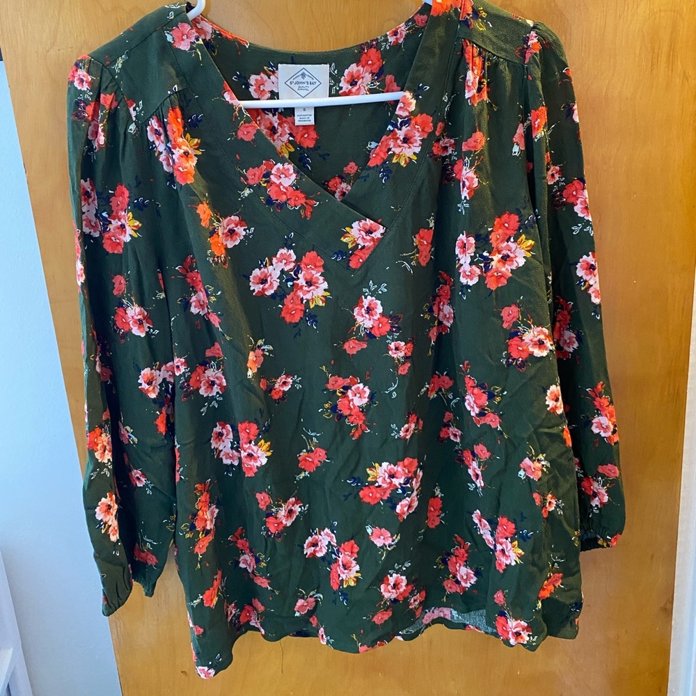 St. John’s Bay floral top, size small
